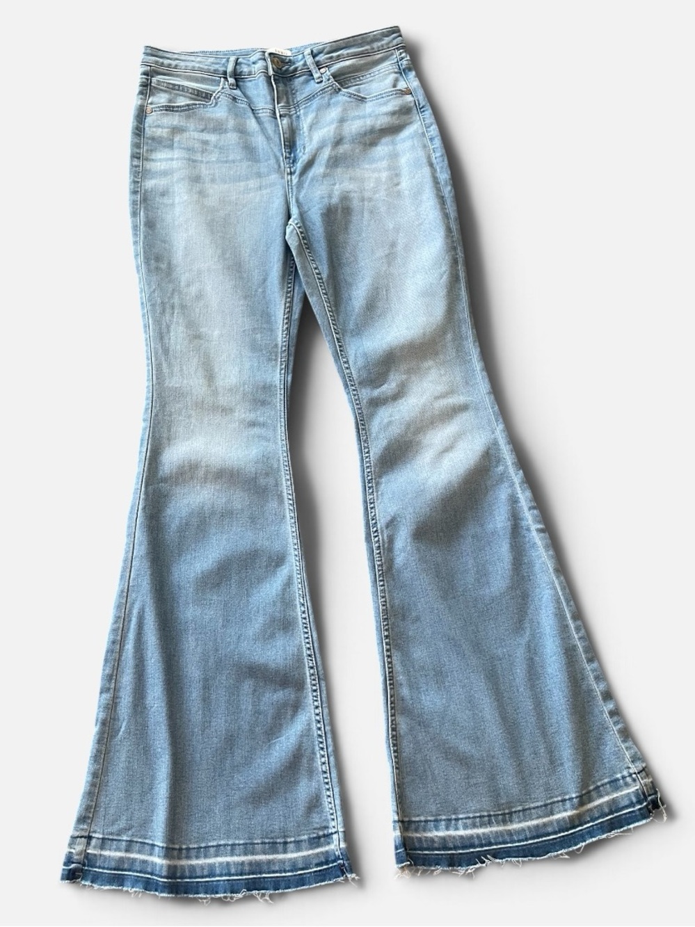 Shyanne High Rise Flare Jeans Light Blue Wash Women’s Sz W 34 | L 36 Raw Hem NWT